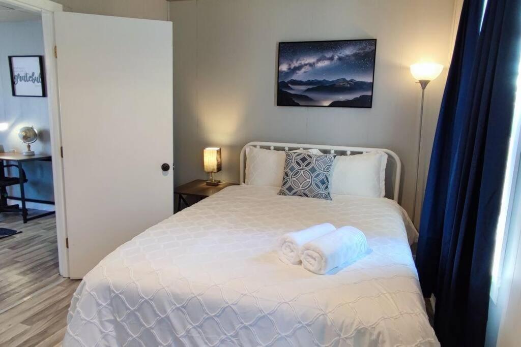 נובלסוויל Perfect Combo Of Charm & Comfort- 2Bedroom Home מראה חיצוני תמונה