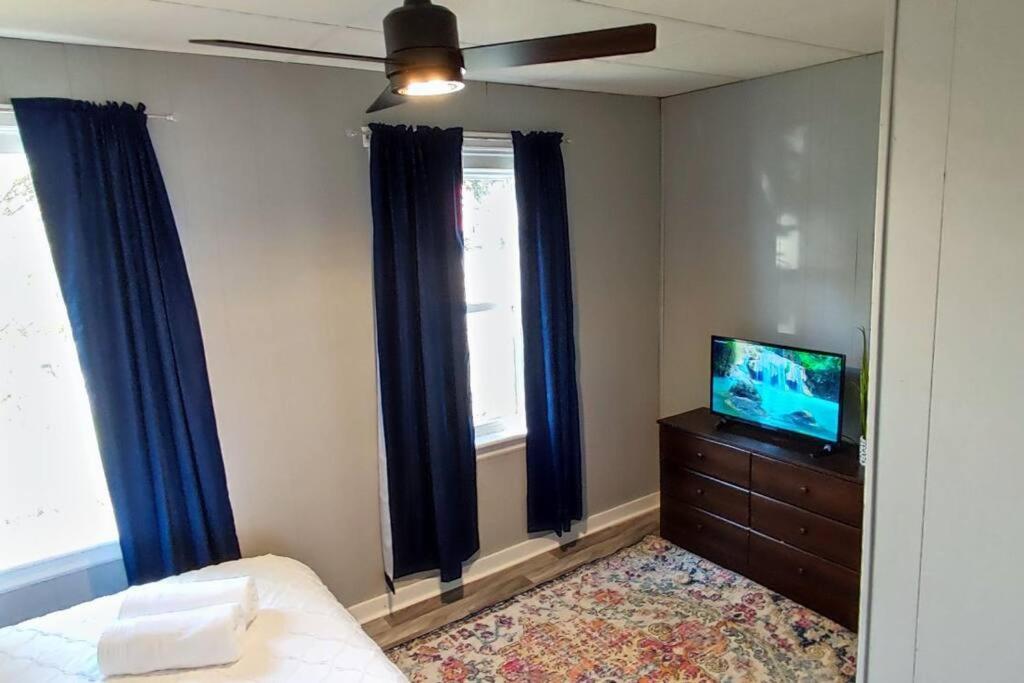 נובלסוויל Perfect Combo Of Charm & Comfort- 2Bedroom Home מראה חיצוני תמונה