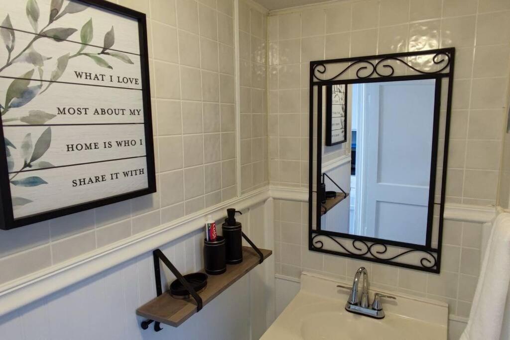 נובלסוויל Perfect Combo Of Charm & Comfort- 2Bedroom Home מראה חיצוני תמונה