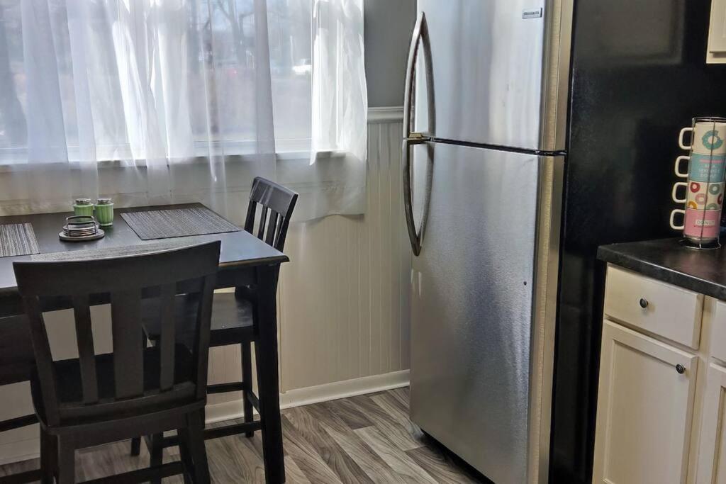 נובלסוויל Perfect Combo Of Charm & Comfort- 2Bedroom Home מראה חיצוני תמונה